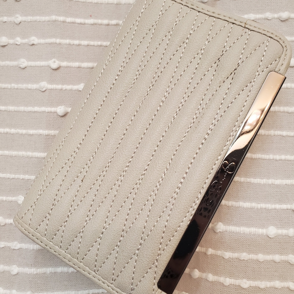 Jessica Simpson wristlet